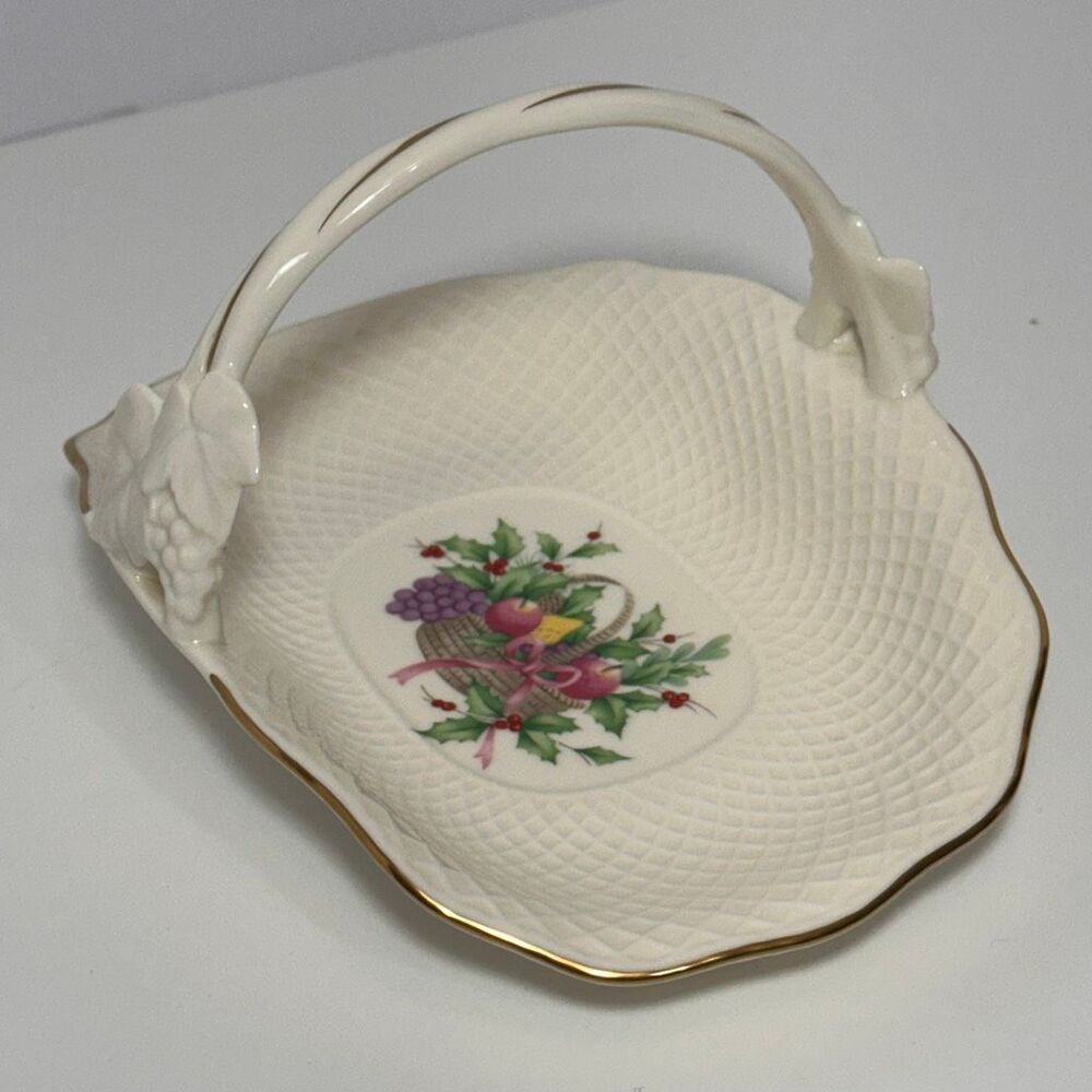 Mikasa Ivory Bone China Christmas Spirit Basket – B2098